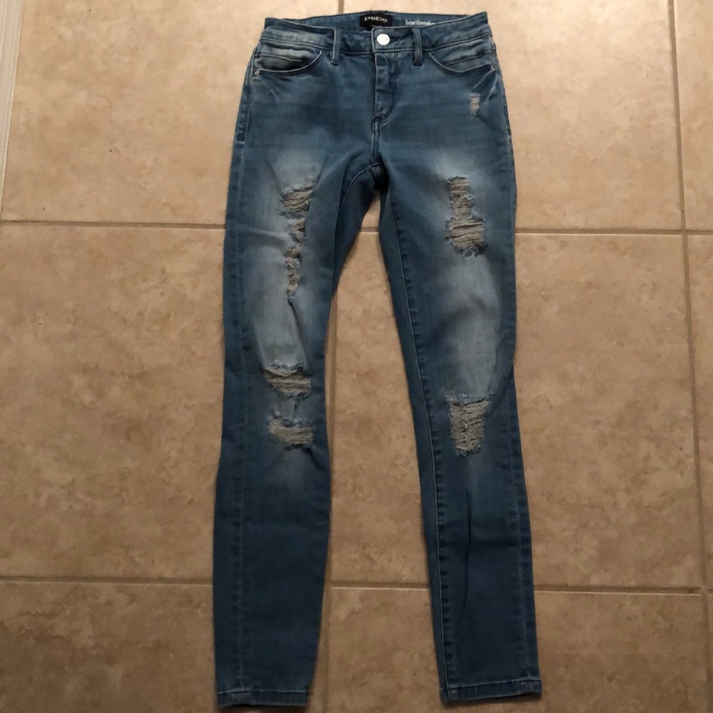 Size 25 BEBE heart breaker skinny jeans